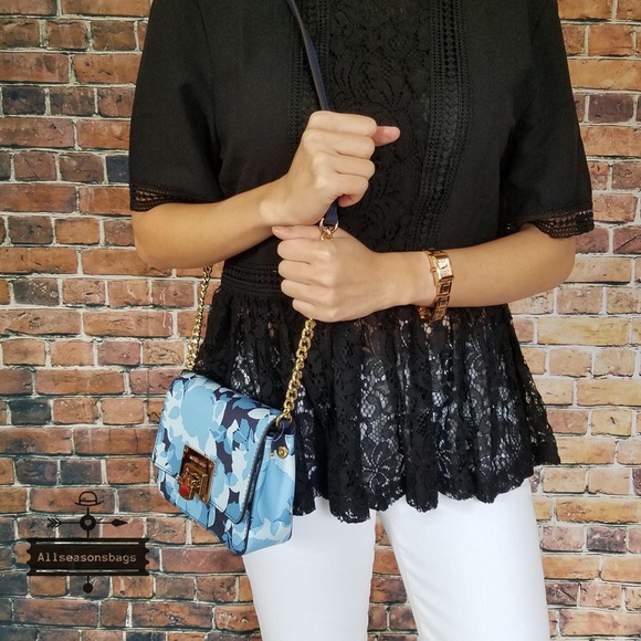 Michael Kors Tina Small crossbody clutch floral - Picture 3 of 5